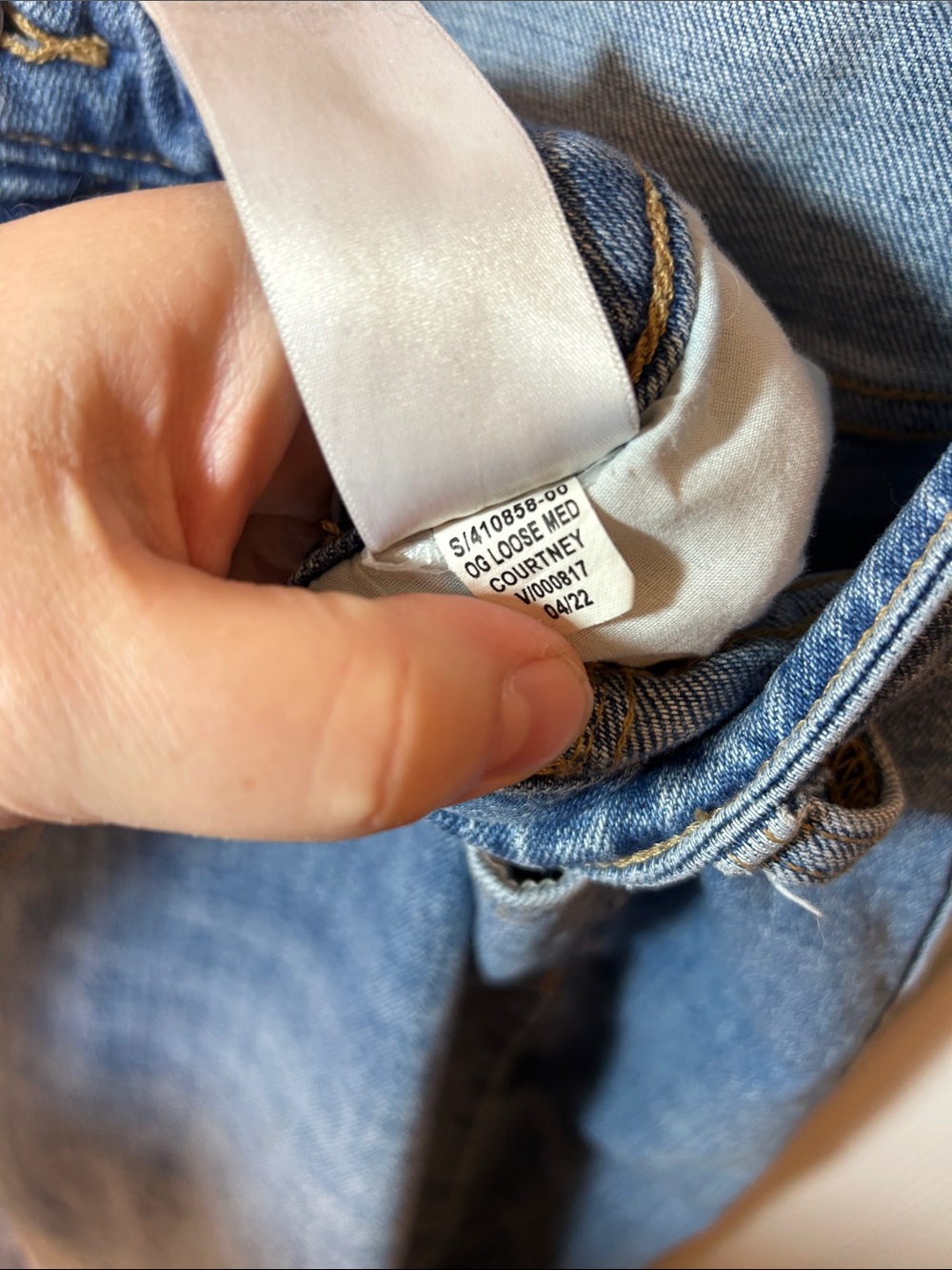 Old Navy High-Waisted OG Loose Jeans Secret Smooth Pockets size 18 medium wash - Picture 5 of 8